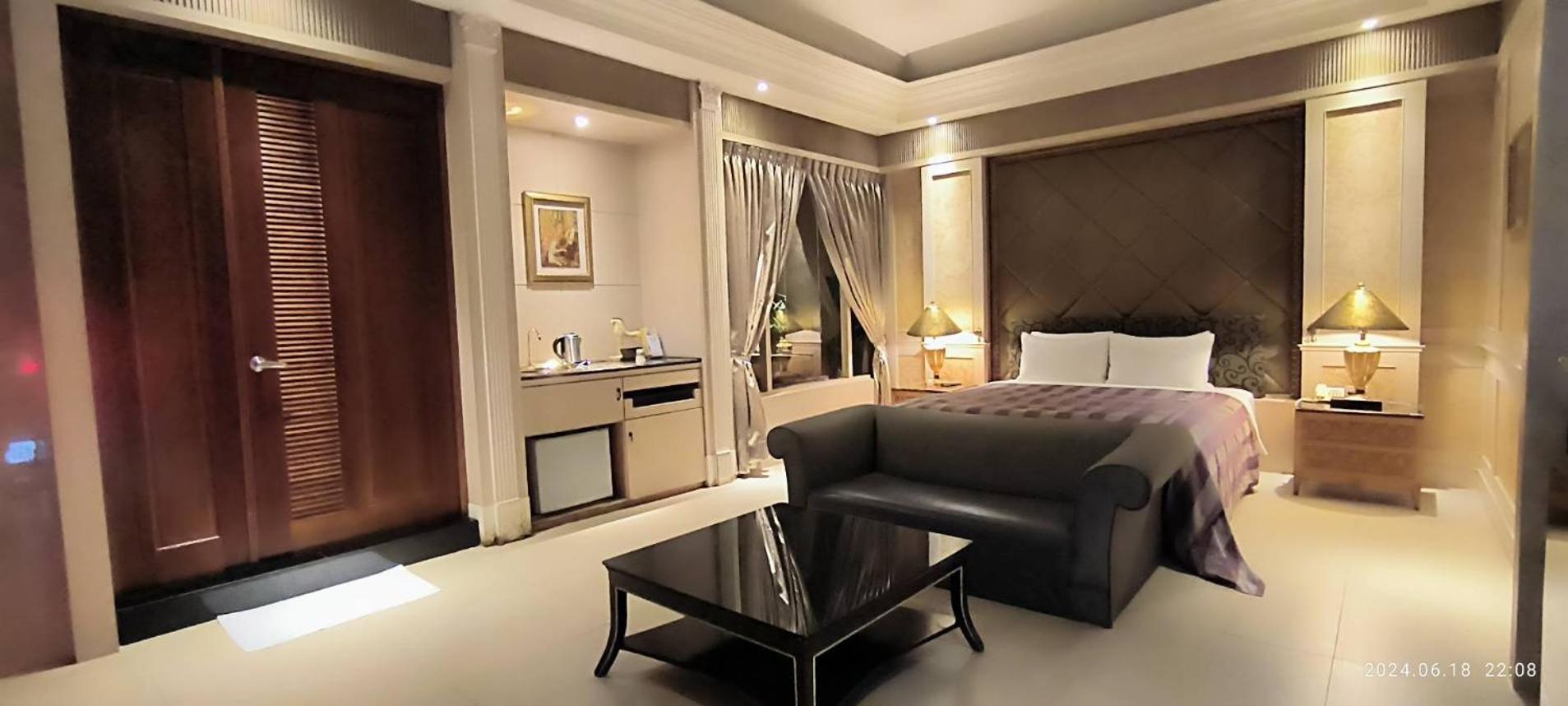 Shantis Motel Chiayi City Exterior photo
